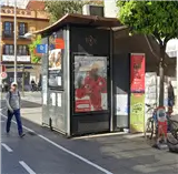 Quiosco publicitario en Triana, Sevilla, en la calle San Jacinto